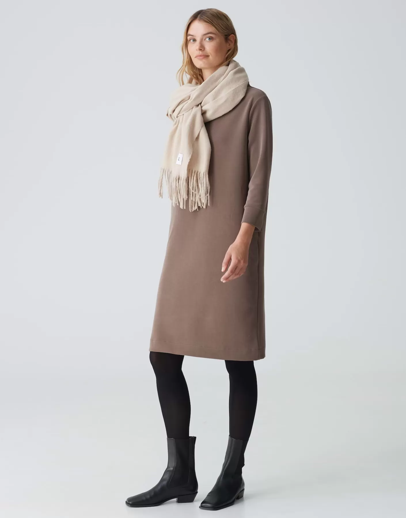 Robes<OPUS Commander Robe De Survêtement Willna Marron En Ligne cocoa